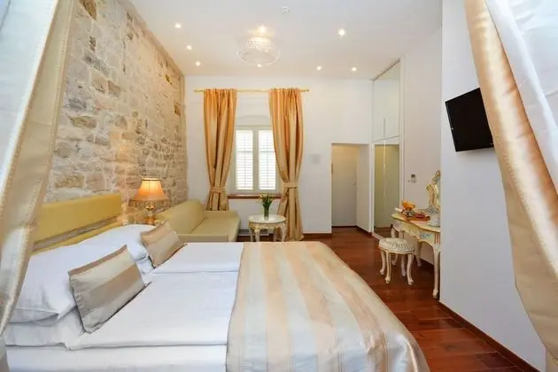 Deluxe Dört Kişilik Oda