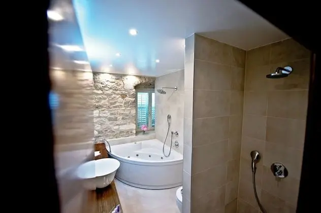 Deluxe Tek Büyük veya İki Ayrı Yataklı Oda