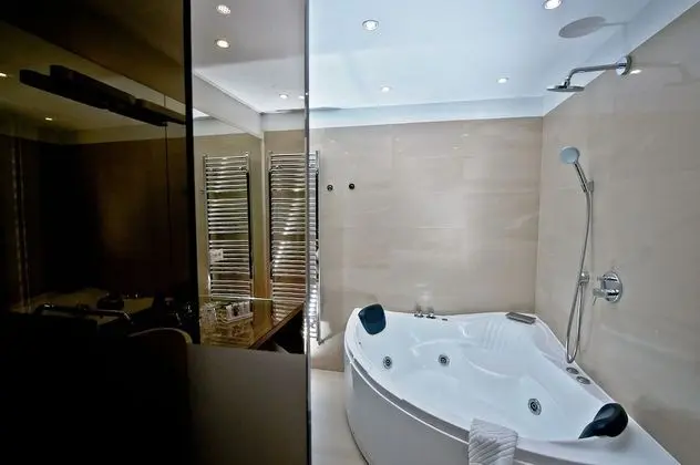 Deluxe Tek Büyük veya İki Ayrı Yataklı Oda