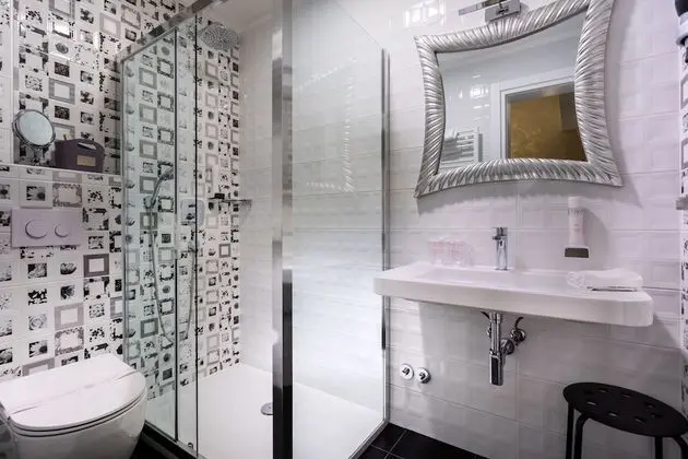 Tek Büyük Yataklı Oda, Balkon, Deniz Manzaralı