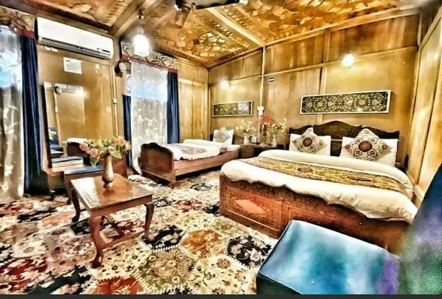 Luxury Oda