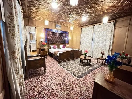 Luxury Oda
