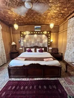 Luxury Oda