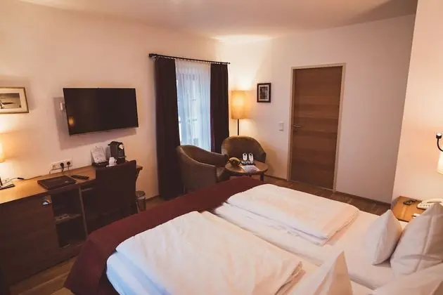Deluxe Tek Büyük Yataklı Oda (Lake View, German Twin Beds)