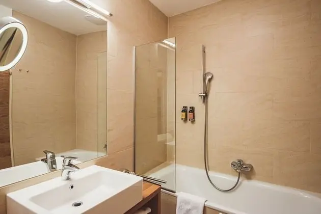Deluxe Tek Büyük Yataklı Oda (Lake View, German Twin Beds)