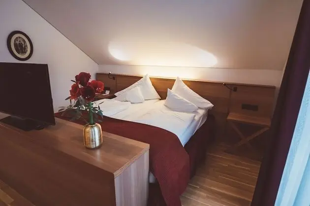 Junior Tek Büyük veya İki Ayrı Yataklı Oda (German Twin Beds)