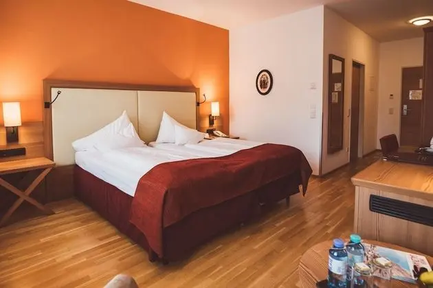 Superior Tek Büyük Yataklı Oda (Lake View, German Twin Beds)