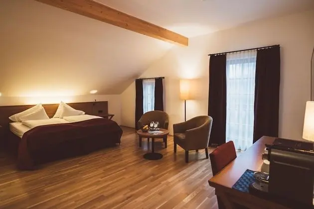 Superior Tek Büyük Yataklı Oda (Lake View, German Twin Beds)