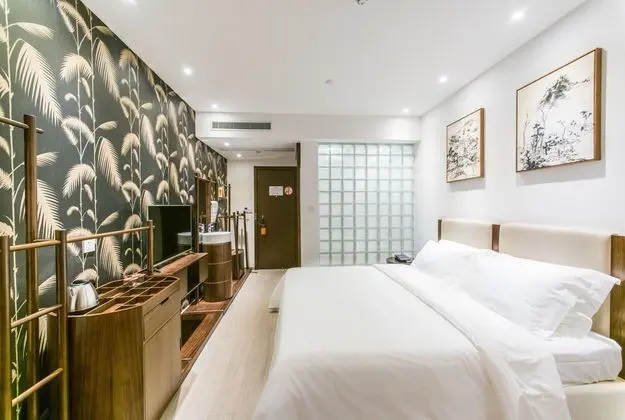 Luxury Oda