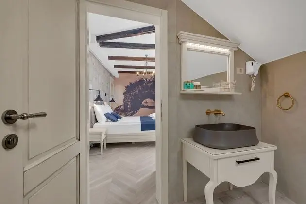 Comfort Tek Büyük Yataklı Oda