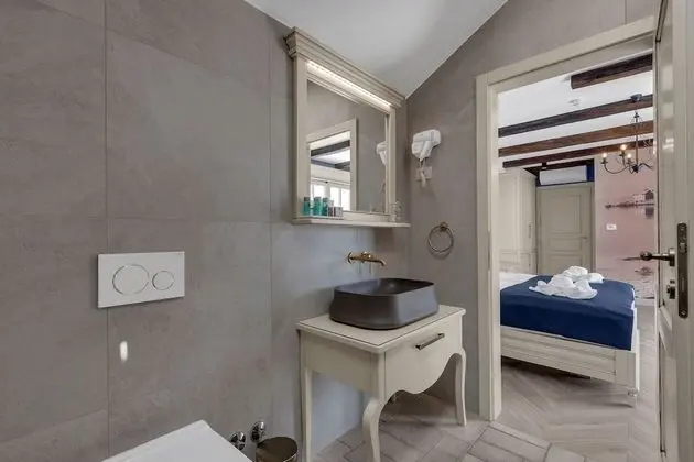 Premium Tek Büyük Yataklı Oda