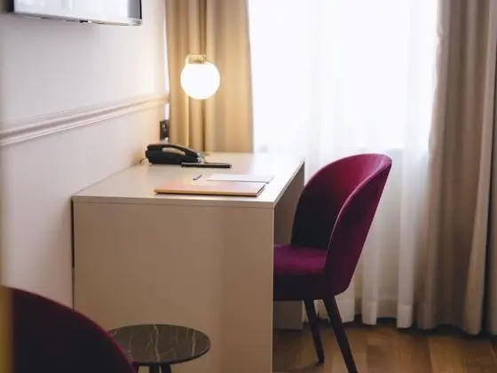 City Tek Büyük Yataklı Oda
