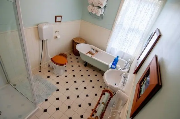 Tek Büyük Yataklı Oda, 1 Çift Kişilik Yatak, Ortak Banyo