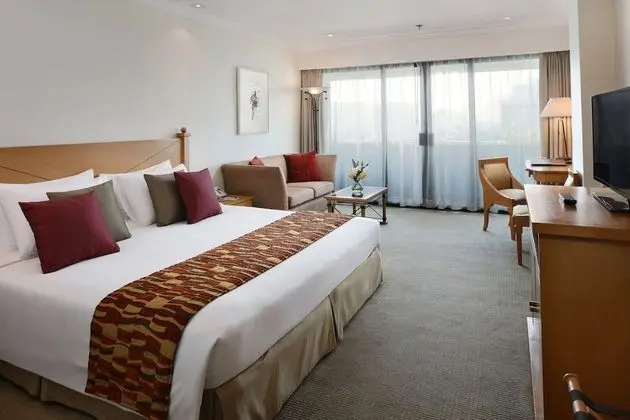 Club Room King Bed, Club Access