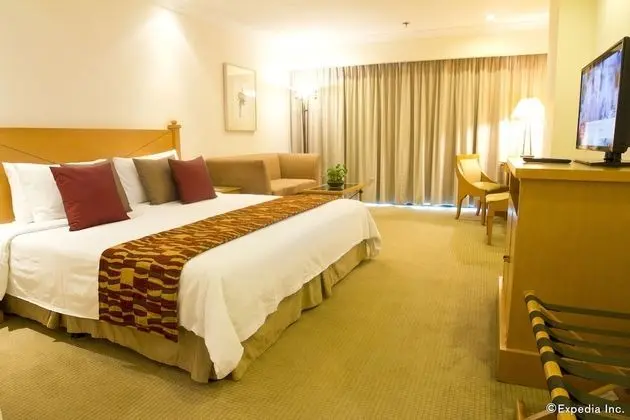 Club Room King Bed, Club Access