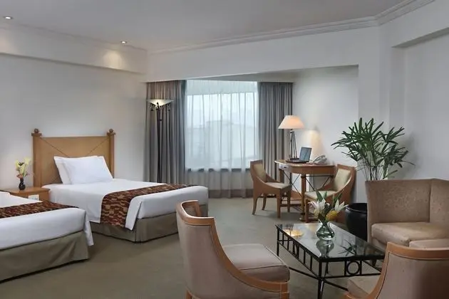 Junior Suite King Bed, Club Access