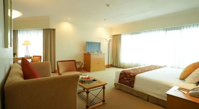 Junior Suite King Bed, Club Access