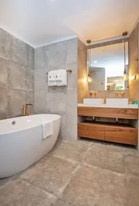 Tek Büyük Yataklı Oda (Luxury Suite Ground Floor)
