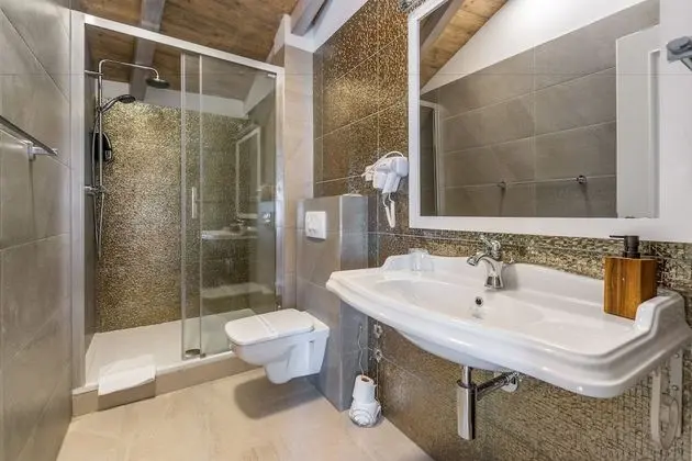 Luxury Oda, 1 Büyük (Queen) Boy Yatak