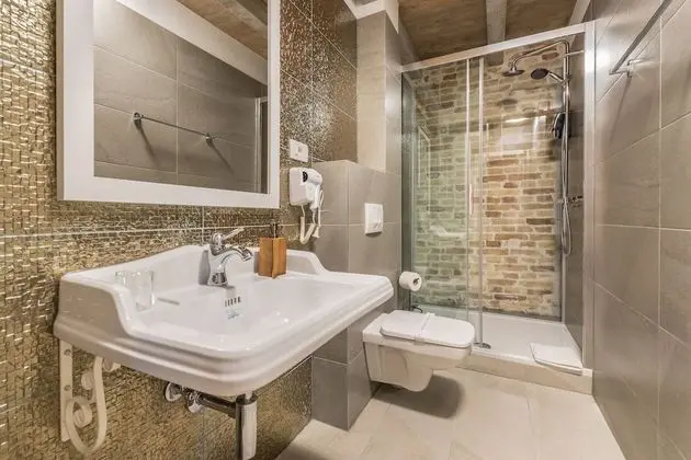 Luxury Oda, 1 Büyük (Queen) Boy Yatak