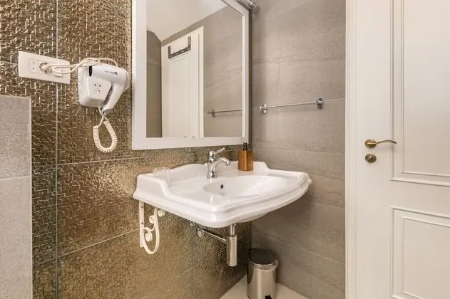 Luxury Oda, 1 Büyük (Queen) Boy Yatak