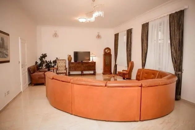 Presidential Apart Daire, Bahçe Manzaralı