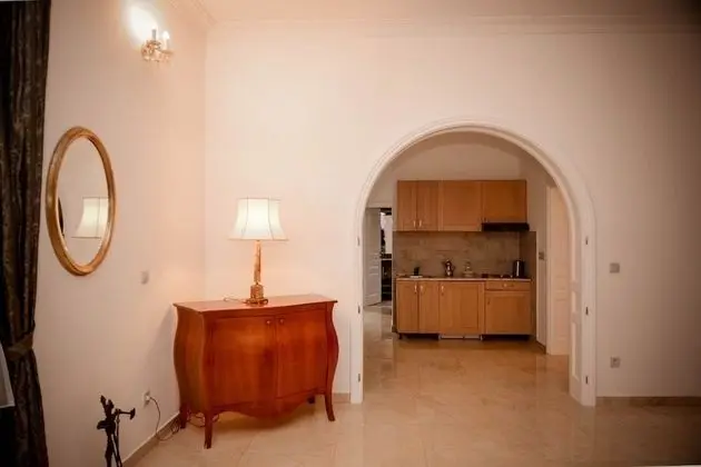 Royal Apart Daire, Bahçe Manzaralı