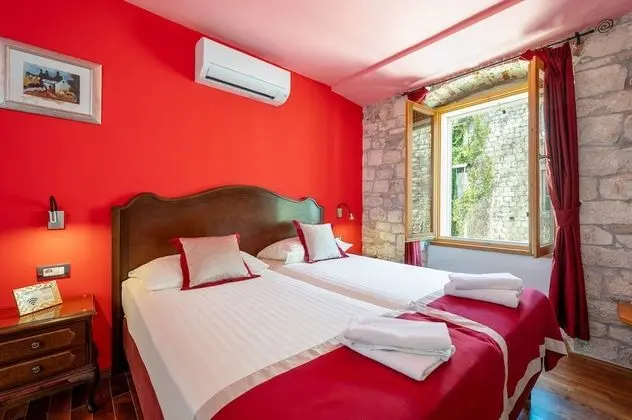 Tek Büyük Yataklı Oda