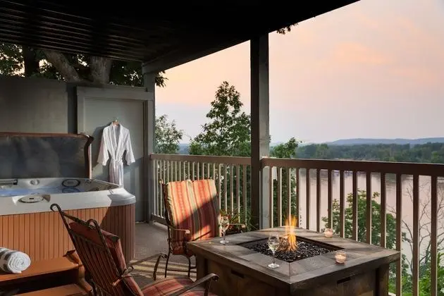 Patio Level 2 bedroom suite