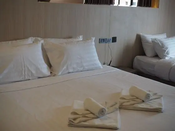 Urban Triple Room