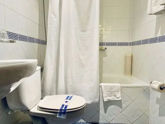 Üç Kişilik Oda