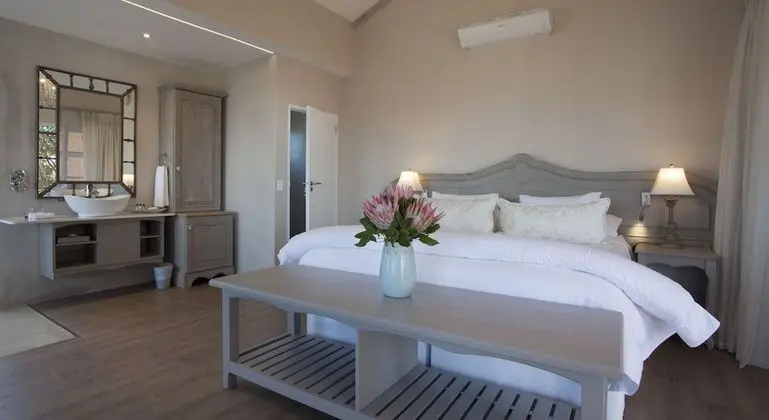 Luxury Pool Suite