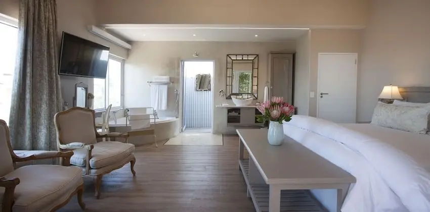 Luxury Pool Suite