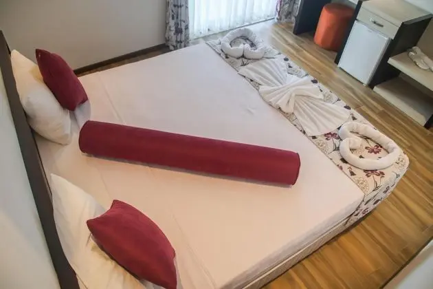 Çift Kişilik, Bahçe Manzaralı, Balkonlu