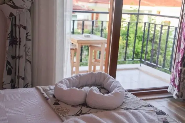 Çift Kişilik, Bahçe Manzaralı, Balkonlu