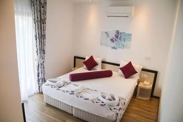 Çift Kişilik, Bahçe Manzaralı, Balkonlu