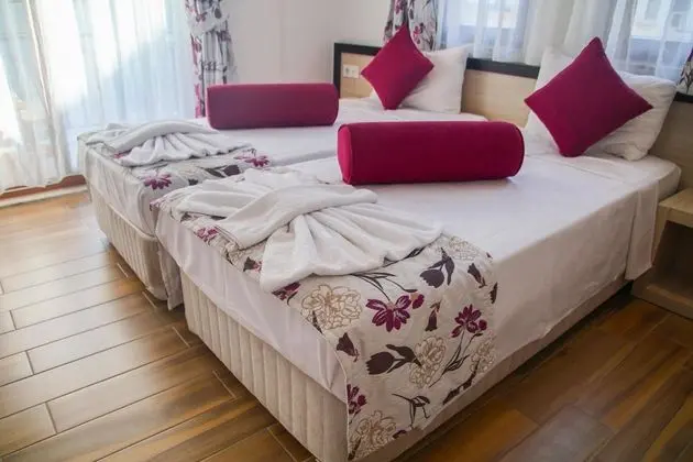 Standart Twin Oda, Bahçe veya Sokak Manzaralı, Balkonlu
