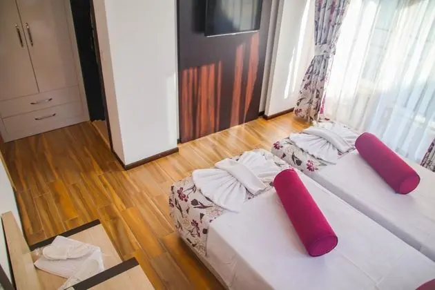 Standart Twin Oda, Bahçe veya Sokak Manzaralı, Balkonlu