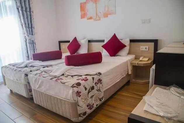 Standart Twin Oda, Bahçe veya Sokak Manzaralı, Balkonlu