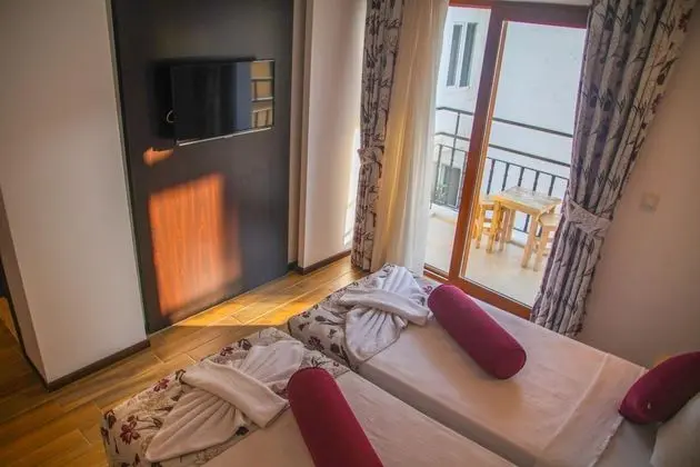 Standart Twin Oda, Bahçe veya Sokak Manzaralı, Balkonlu