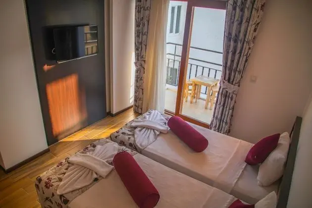 Standart Twin Oda, Bahçe veya Sokak Manzaralı, Balkonlu