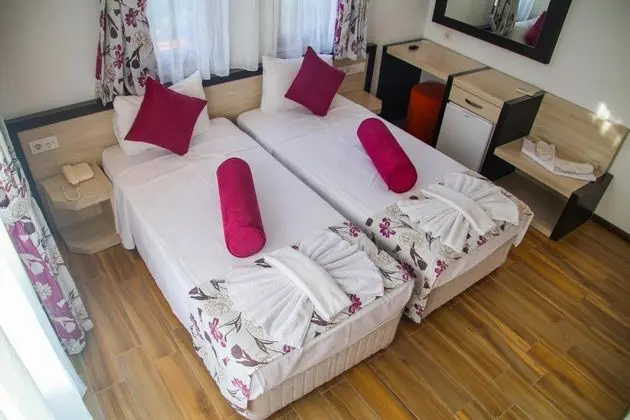 Standart Twin Oda, Bahçe veya Sokak Manzaralı, Balkonlu