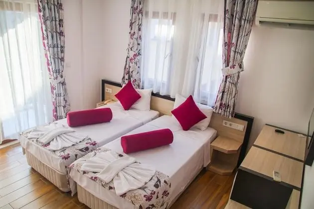 Standart Twin Oda, Bahçe veya Sokak Manzaralı, Balkonlu
