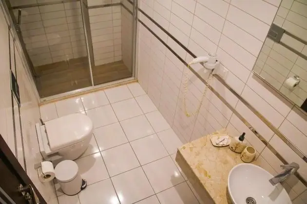 Triple Oda - Üç Ayrı Yataklı , Sokak Manzaralı, Balkonlu