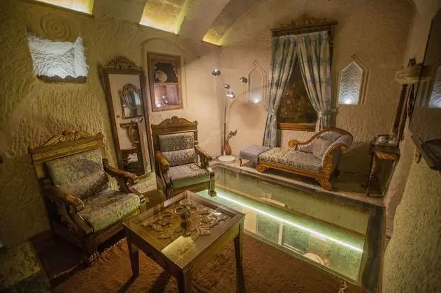 King Cave Suite Room
