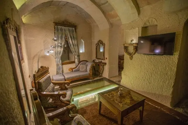 King Cave Suite Room