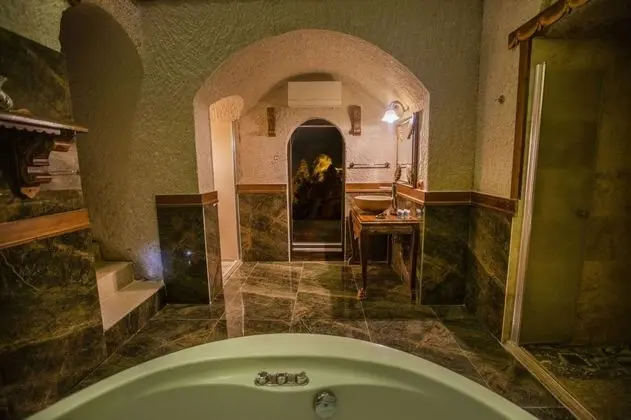 King Cave Suite, Vadi Manzaralı, Jakuzili