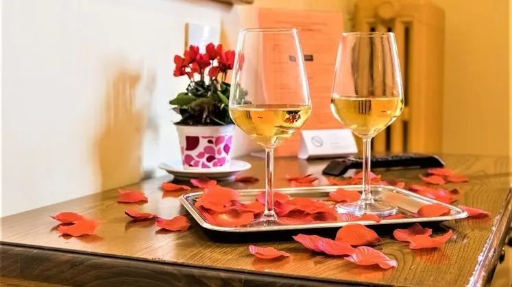 Tek Büyük veya İki Ayrı Yataklı Oda, Ortak Banyo