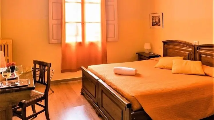 Tek Büyük veya İki Ayrı Yataklı Oda, Ortak Banyo