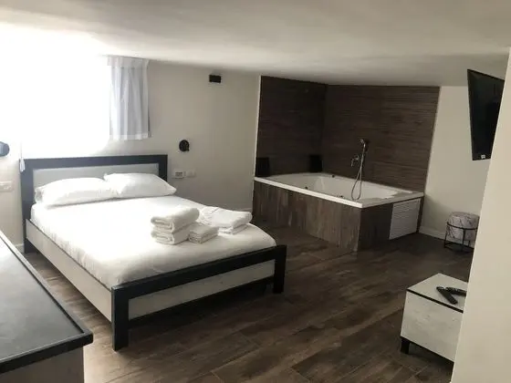 Elite Tek Büyük Yataklı Oda